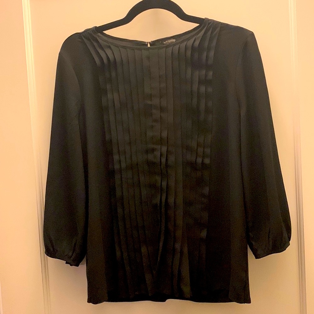 Black Ann Taylor top with pleating and cropped sleeves
